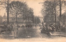 CPA Lyon garden pool of Place Bellecour (129962)