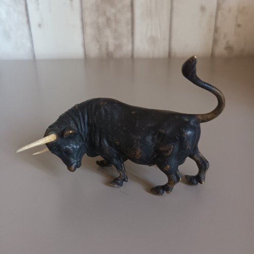 Ancien petit taureau style - ancien, de