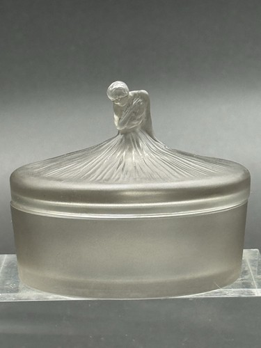 Une bôite degas lalique - une, de