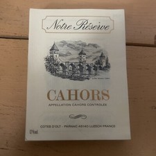 Lot 110 étiquettes de vins