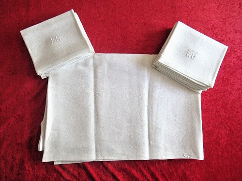 Ancienne nappe damassee - damassee, lin