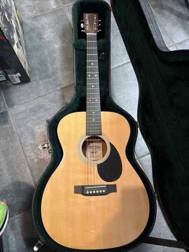 Martin acoustic guitar - martin, gt