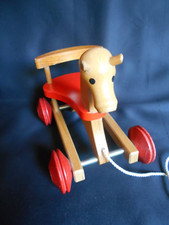 Jeu ancien Cheval en bois avec