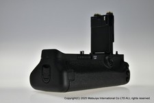 Canon BG-E11 Battery Grip For 5D Mark III Excellent