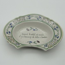 Plat à barbe en faïence