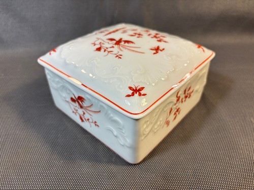 Ancienne belle petite boîte