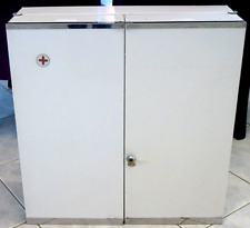 Ancienne armoire pharmacie