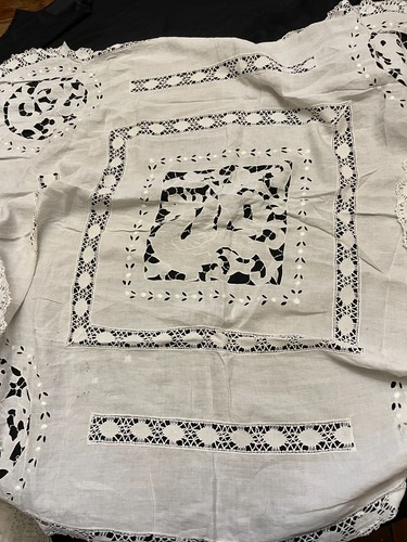 Nappe ancienne brodée