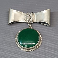 Etonnante broche avec