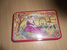 Boîte métallique vide de