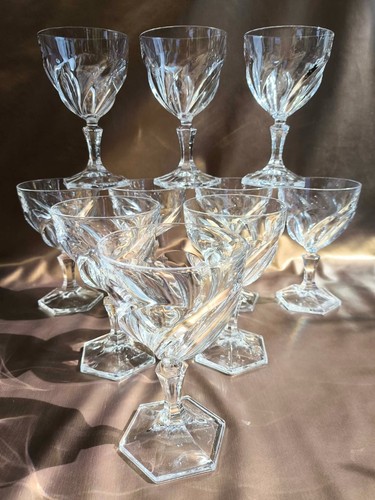 Verres vin sur pieds - à,