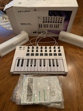 Used Arturia White MiniLab MKII 25-Key Universal MIDI Controller 