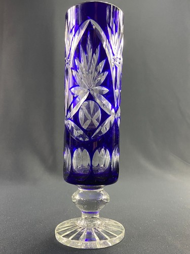 Vase tubulaire sur piédouche