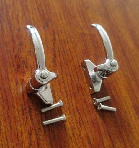 Left right window - left, latches