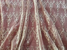 Ancien coupon de tulle brodé