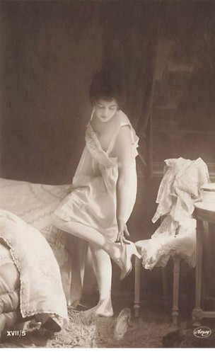 Jeune femme en - nu,