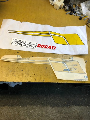 Autocollant coté droit - 1,