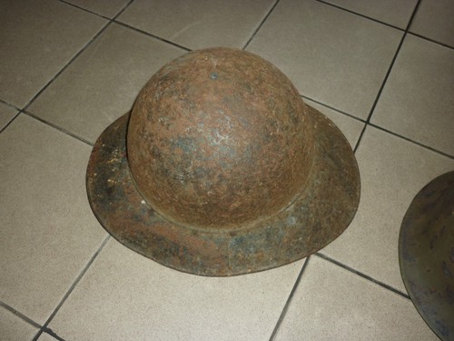 Ancien casque militaire - , en