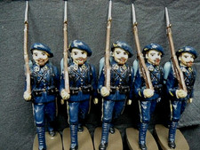 Lot de 5 soldats de plomb 