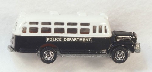 Tomica isuzu bonnet bus - isuzu,