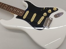 [Fender] Guitare électrique American Performer Stratocaster White Made in USA...