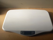 Pèse-bébé et transat de