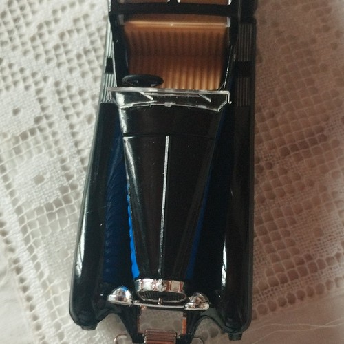 Voiture miniature noire