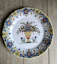 Assiette en Céramique Décor De Fleurs / Rouen / Signé/ Diamètre 25cm