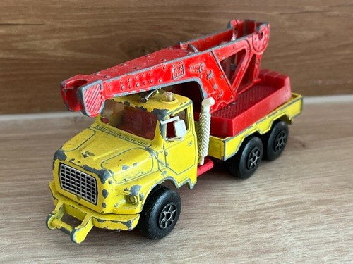 Camion grue jaune majorette - grue,