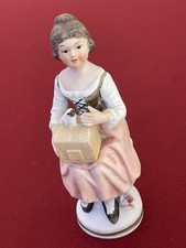 Figurine Femme Biscuit Vintage