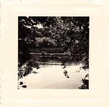 OLD PRETTY BLACK & WHITE PHOTOGRAPH FISHING DAY RIVER BOAT