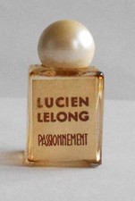 Lucien   LELONG  "  PASSIONNEMENT  "     Petite  Miniature    .  3  cm  .
