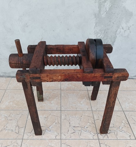 Ancien pressoir bois - ancien,