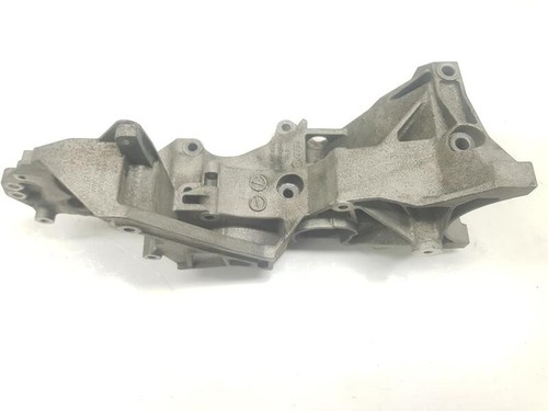 03l903143r support pompe - support,