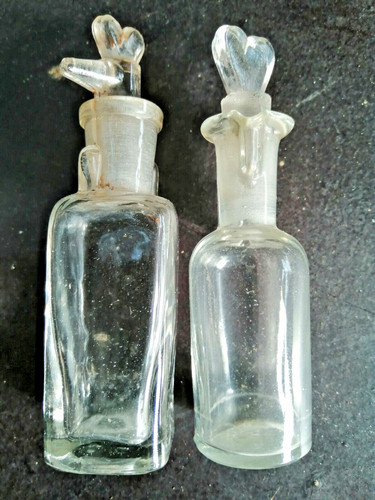Deux anciens flacons parfum - deux, de