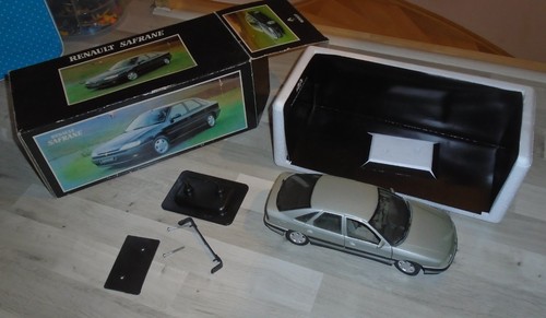 Renault safrane grise - 1/18,