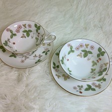 Lot de 2 tasses à thé Wedgwood Wild Strawberry Cup & Soucoupe du Japon