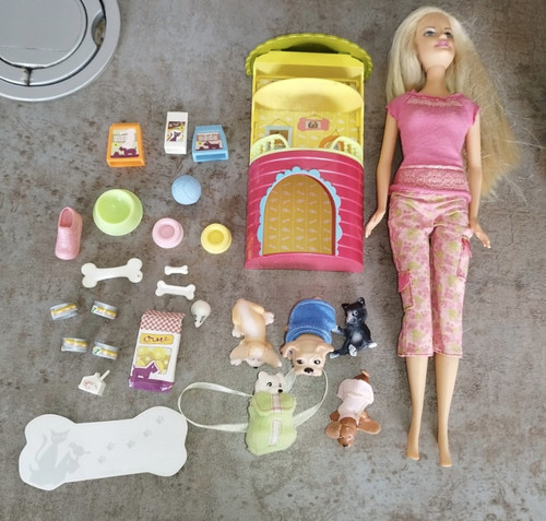 Barbie can pet - barbie, sitter