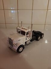 MINIATURE IXO : TRACTEUR SEUL FREIGHTLINER FLC 120 64 T NEUF 1/43
