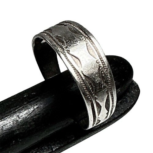 Charmante bague ancienne - ancienne, en