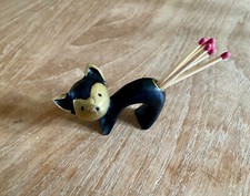 CHAT EN LAITON PORTE