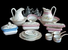 Ancienne Dinette Nécessaire