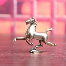 Figurine de cheval miniature