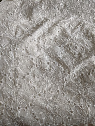 Coupe tissu coton brode - tissu,