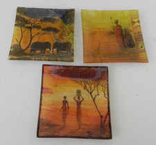 3 ASSIETTES CARREES DIFFERENTES décor AFRICAIN