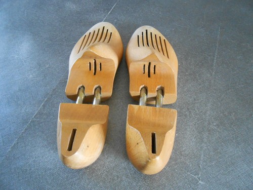Paire embauchoirs formes - d'embauchoirs, a