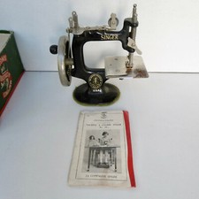 PETITE MACHINE A COUDRE SINGER