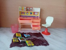 BARBIE 1990 LIBRARY DESK/DRAWERS/BOOKS/DOLL CHAIR + LACE SQUARE