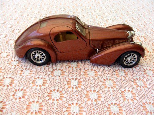 Jolie voiture bugatti marron - bugatti,