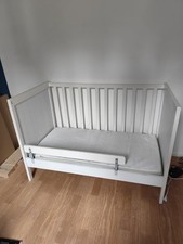 Lit bébé Sundvik Ikea avec